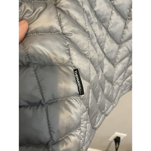 The North Face Women’s Large Thermoball Trekker Trek Puffer Vest Gray Has Logo - Picture 6 of 7